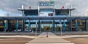 Возобновление пассажирского авиасообщения: эксперт объяснил, безопасно ли запускать аэропорты