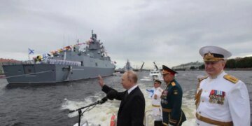 Путин уволил флотского главнокомандующего