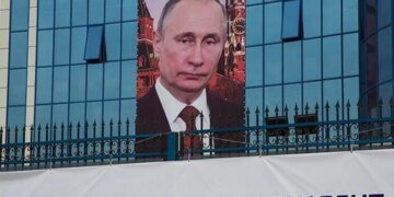 Не выборы, а фаер-шоу: россияне, как могли, показали Путину свою “любовь”. ВИДЕО