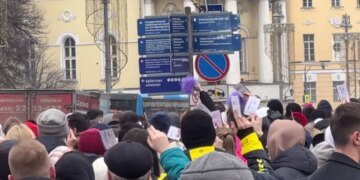 “Требуют фотоподтверждения присутствия”: в Москве сгоняют массовку на митинг-концерт в честь пятого срока Путина. ВИДЕО