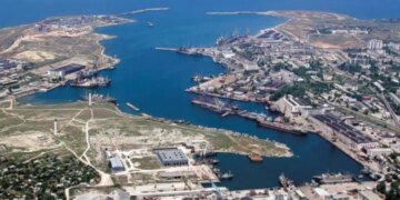 Два “хлопка” и закрытый мост: в Севастополе раздались взрывы