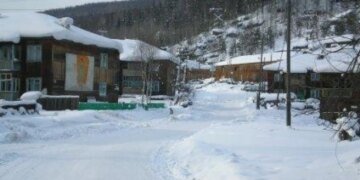 “Попытка выжить без угля”: россияне разбирают заброшенные дома на дрова