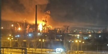 У Росії спалахнув Куйбишевський НПЗ. ВІДЕО