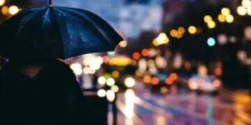 Ливни, грозы и даже снег: в Украину на два дня вернется плохая погода