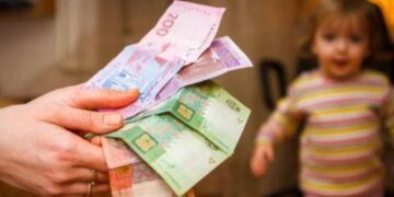 В Украине ввели выплаты на детей, но срок предоставления ограничен: кто может получить