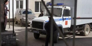 “Нас загнали в клетку”, – житель Донецка поделился “впечатлениями” о поездке в Крым. ВИДЕО