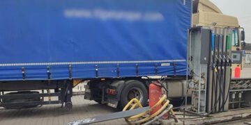 Армія Росії влучила у заправку в Нікополі: є постраждалі