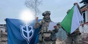 Російські добровольці підняли свої прапори у селі Козинка на Бєлгородщині