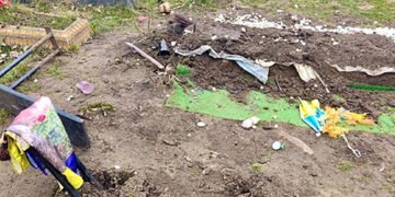 Помстився: на Житомирщині чоловік розтрощив могилу військового. ФОТО