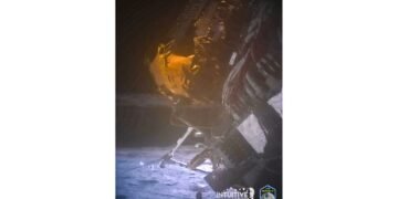 Первый частный космический аппарат на Луне “Одиссей” сломал ногу при приземлении