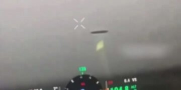 Українські військові зафіксували НЛО над зоною бойових дій. ВІДЕО