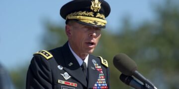 Ексглава ЦРУ Петреус заявив, що Україна зможе перейти у наступ і назвав орієнтовні терміни