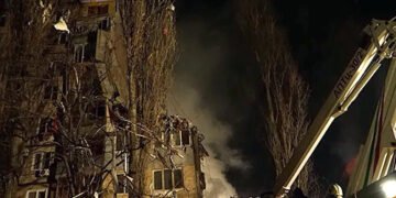 В Одесі внаслідок влучання “Шахеда” зруйновано 9-поверхівку: постраждали семеро людей, є загиблі. ФОТО