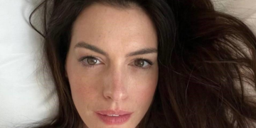 “Це було непросто”. Оскароносна акторка Енн Гетевей уперше розповіла, що втратила дитину