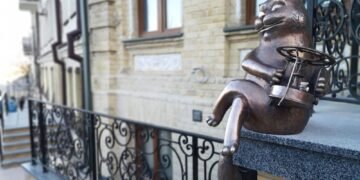 На Андріївський узвіз у Києві повернувся кіт Бегемот. ФОТО