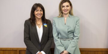 Олена Зеленська зустрілася із мером Парижу, яка однією з перших серед закордонних посадовців відвідала звільнені міста Київщини. ФОТО