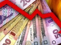 НБУ в понедельник вновь опустил курс гривни ниже 39 грн/$1 до нового минимума