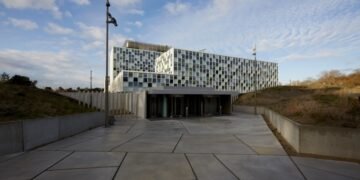 МУС выдал ордера на арест двух российских командиров за военные преступления в Украине