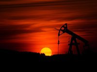 S&P понизило прогноз цен на нефть на 2025 год и далее