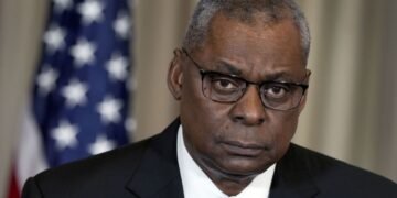 Якщо Україна впаде, НАТО воюватиме з РФ, – глава Пентагону