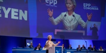 Фон дер Ляйен: мирной Европе бросают вызов популисты и националисты