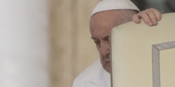 Дмитро Тузов: Папа Франциск не може не знати, чим закінчуються перемовини під білим прапором з дияволом
