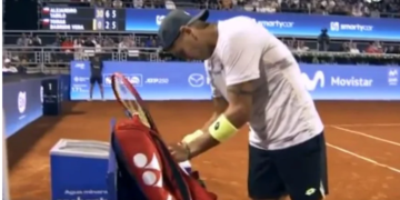 На турнірі в Чилі тенісист перервав матч через дзвінок телефону – курйозне відео