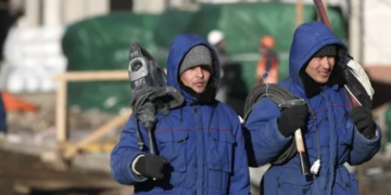 Палять кіоски, б’ють і виселяють із квартир: у Росії після теракту почалися гоніння на мігрантів із Центральної Азії