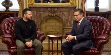 Джонсон: Палата представителей рассмотрит пакет помощи Украине после пасхальных каникул