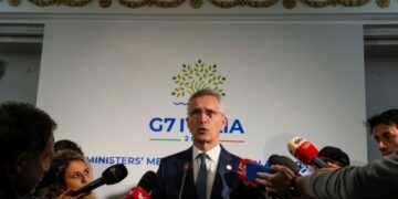 Столтенберг: Украине необходимо срочно и критически усилить ПВО