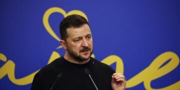 Зеленский призвал Запад поспешить с поставками дополнительных средств ПВО Украине