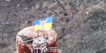 Пограничники возле Бахмута подняли украинский флаг над позицией россиян. ВИДЕО