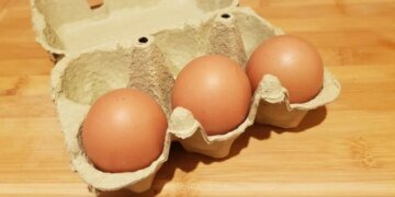 В России за год цены на яйца выросли на  60%, Путин очень извиняется