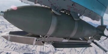 Россия сбросила авиабомбу ФАБ-1500 на родину Януковича. ВИДЕО