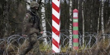 Шли на прорыв колючки толпой и с лестницами: подробности ЧП на границе. ВИДЕО