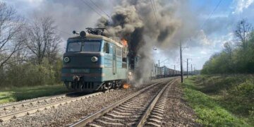 На Черкащині спалахнув електровоз. ФОТО