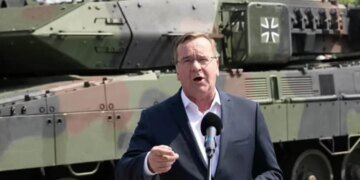 “Он не остановится”, – глава Минобороны Германии призвал ЕС готовиться к войне с Россией