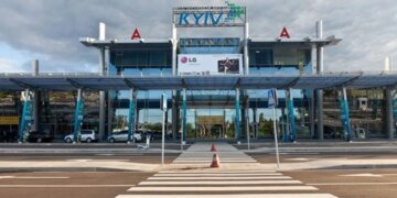 Готовы в ближайшее время принимать пассажиров: в аэропорту “Киев” назвали сроки возобновления полетов