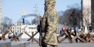 Срочная эвакуация в Киеве: в РФ анонсировали бомбежку больниц. ВИДЕО