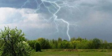 Будет лить и громыхать: миноптики дали прогноз на начало недели