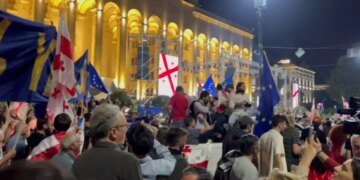 «Нет российскому закону»: в Грузии продолжаются акции протеста против закона об иноагентах. ВИДЕО