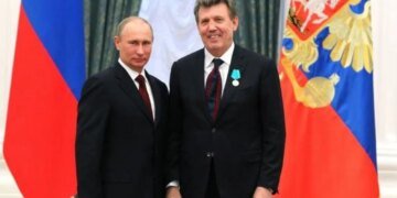 В Одессе догорает замок Кивалова: сам политик ранен. ВИДЕО