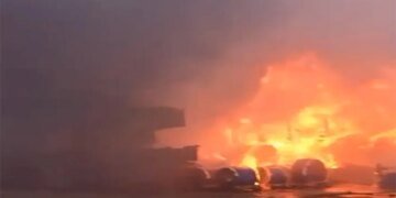 ЧП в России: в Подмосковье разгорелся крупный пожар. ВИДЕО