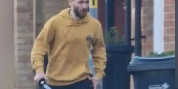 В Лондоне мужчина с самурайским мечом напал на прохожих и правоохранителей