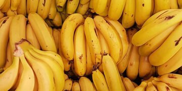 Блогер показав простий спосіб зберегти свіжість бананів. ВІДЕО