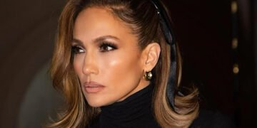 Джей Ло назвала звичку, яка допомагає їй стримати тягу до їжі