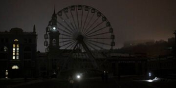 Не лише через обстріли: українців попередили про неминучі проблеми зі світлом