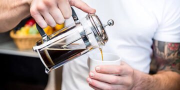 Експерт назвав точний час для першої чашки кави