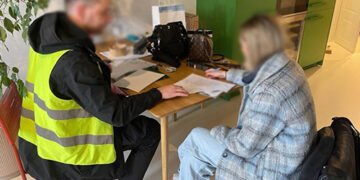 Привласнили 5 млн грн пожертв для постраждалих від війни дітей: у Києві поліцейські викрили “благодійну організацію”