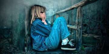 Переконував, що “так можна заробити”: у Києві екстренер змусив дитину займатись сексом за гроші